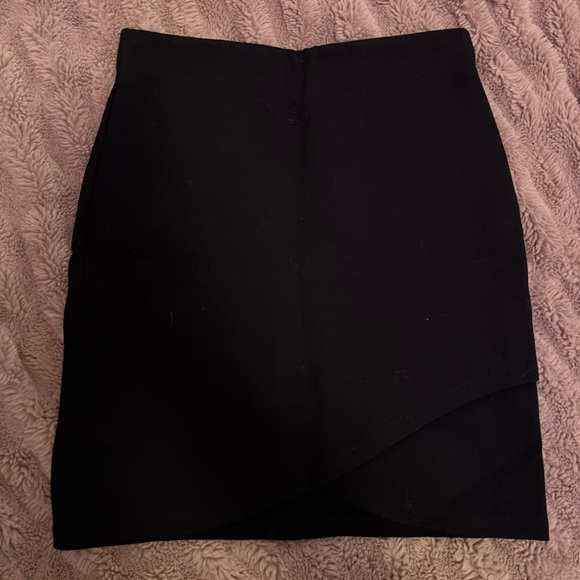 Aritiza Sunday Best Primrose black skirt - Picture 4 of 5